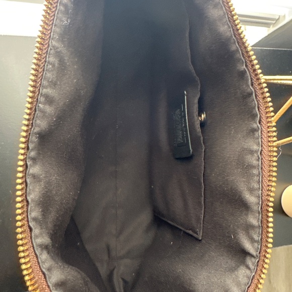 Coach Carry - Picture 4 of 4